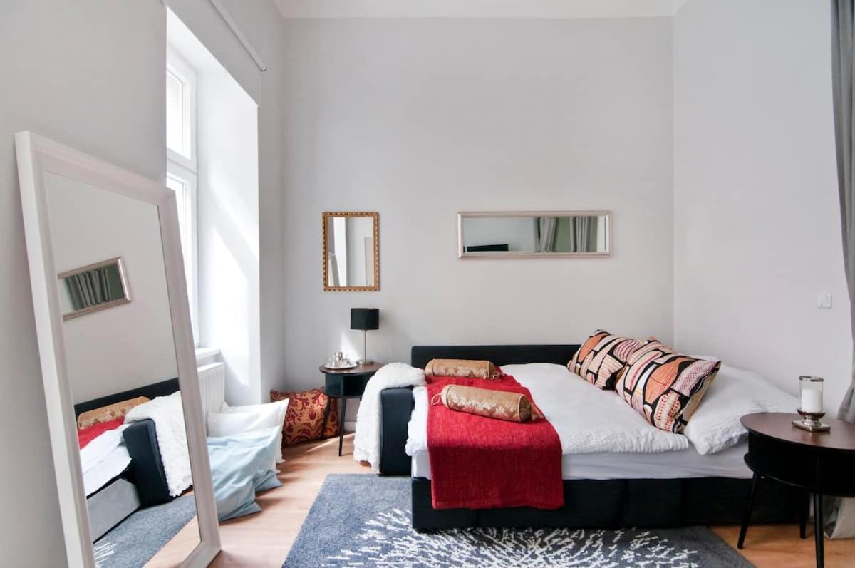 ⍟Luxurious And Bright⍟ 5 Min Walk To City Center Apartment Виена Екстериор снимка