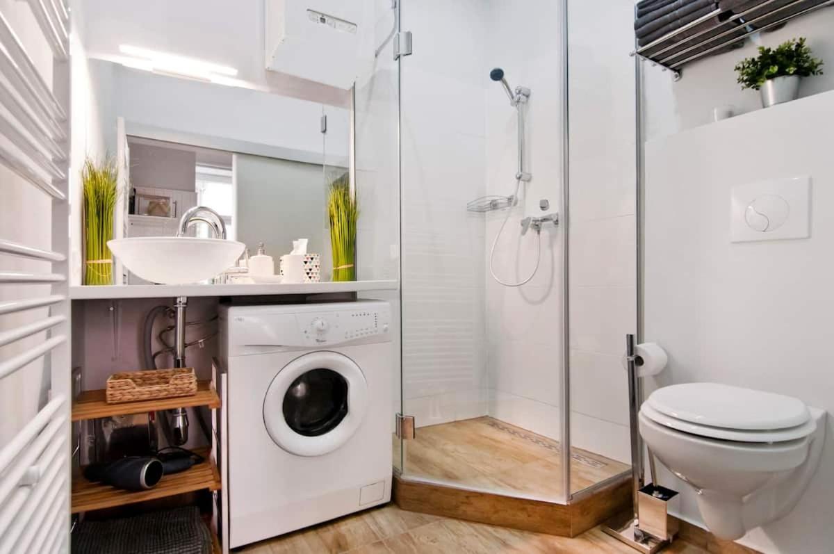 ⍟Luxurious And Bright⍟ 5 Min Walk To City Center Apartment Виена Екстериор снимка